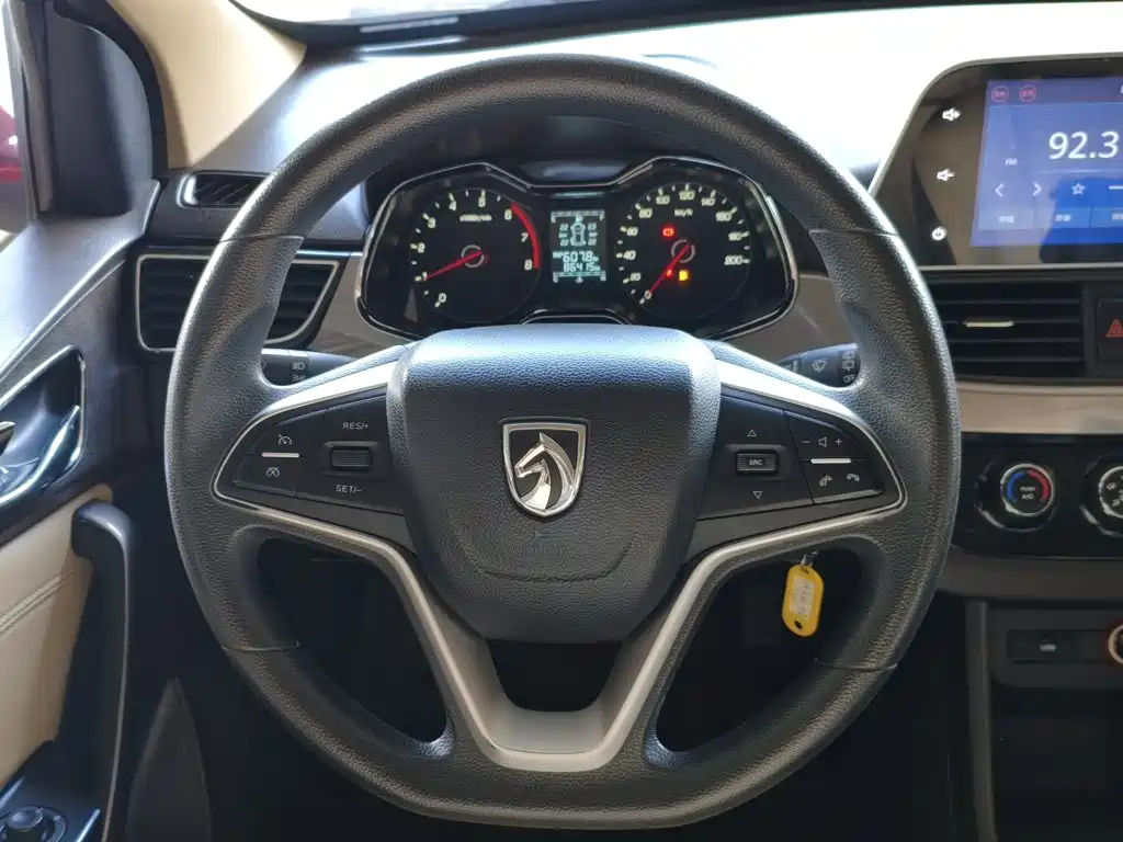 Baojun 310W 2018 2017 1.5L Manual Fashion Edition (China V)