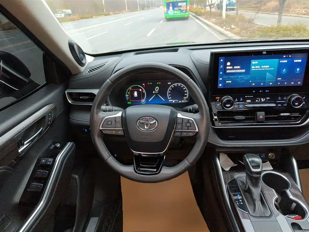 TOYOTA HIGHLANDER