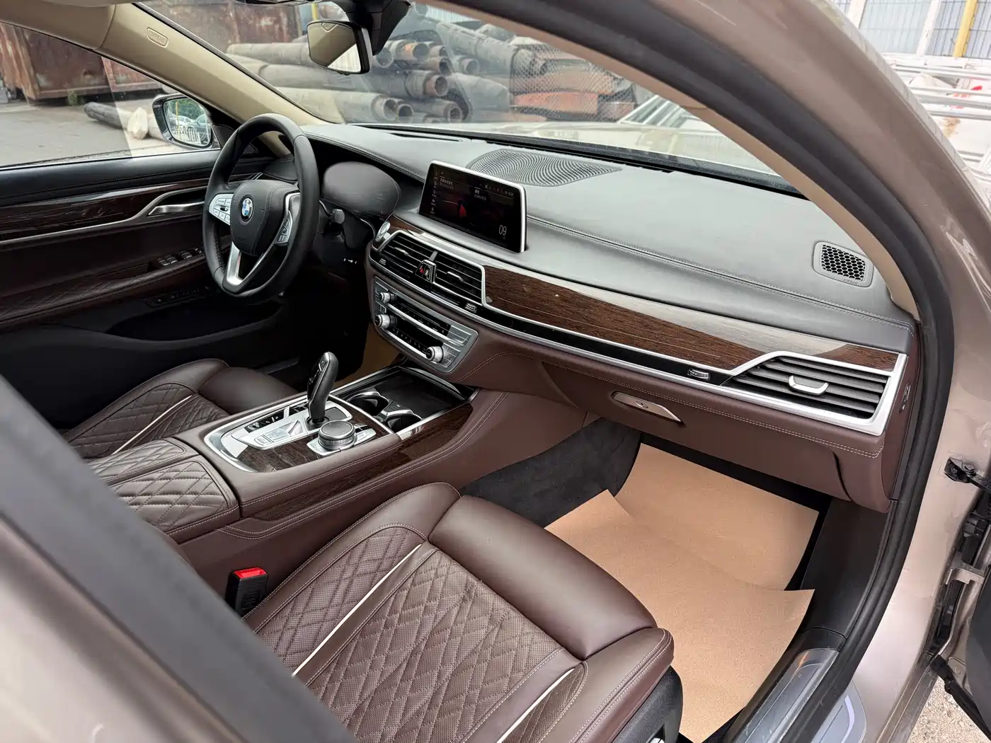 BMW 7 Series 2019 740Li Premium Luxury Package фото 19