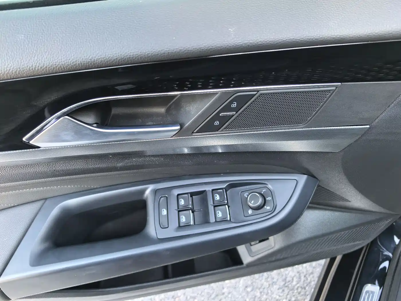 Volkswagen Passat 2024 280TSI Elite Edition фото 18