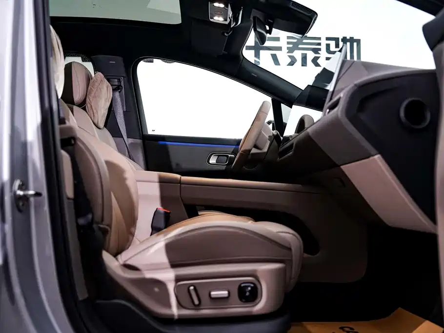 Li Auto i6 2025 2025 4WD Base Model