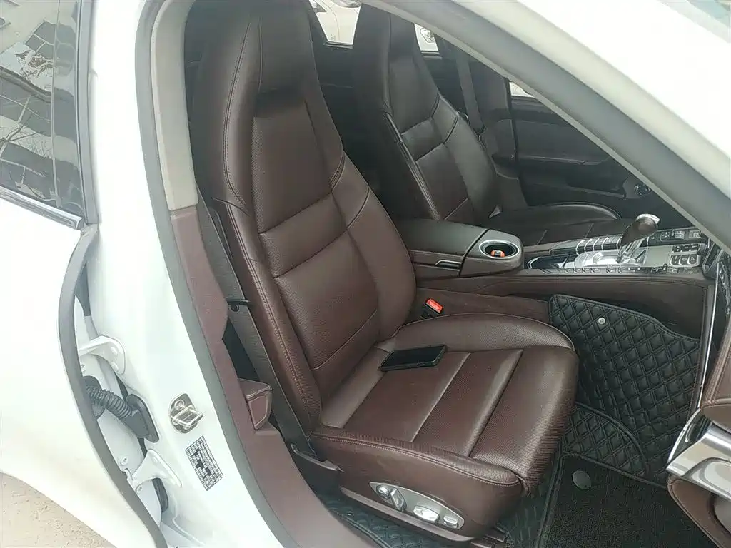Porsche Panamera 2016 Panamera 4 Edition 3.0T фото 25