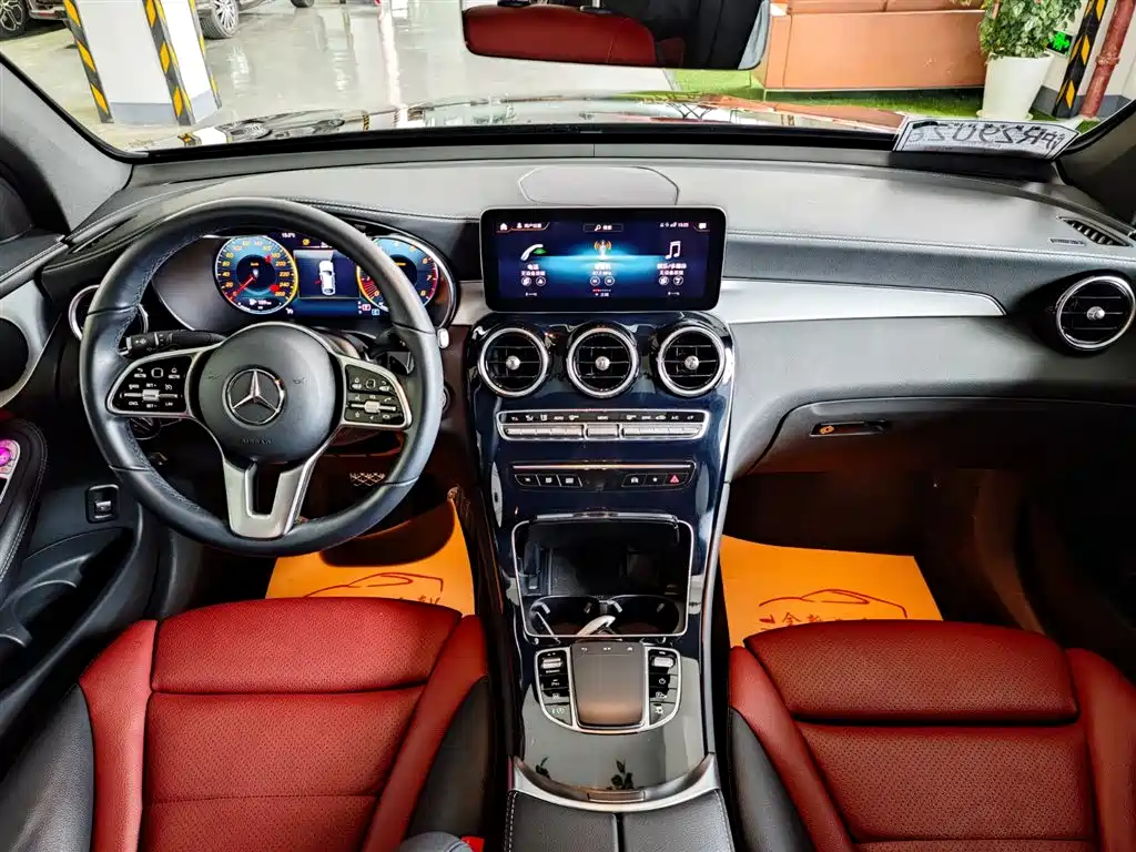 Mercedes-Benz GLC Coupe 2020 GLC 260 4MATIC Coupe SUV фото 22