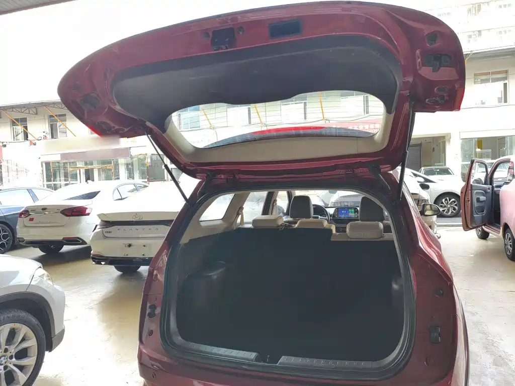 Baojun 310W 2018 2017 1.5L Manual Fashion Edition (China V)