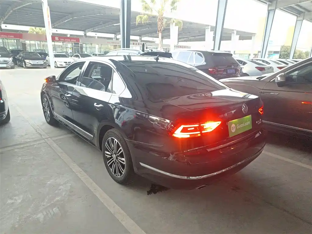 Volkswagen Passat 2017 330TSI DSG Luxury фото 5