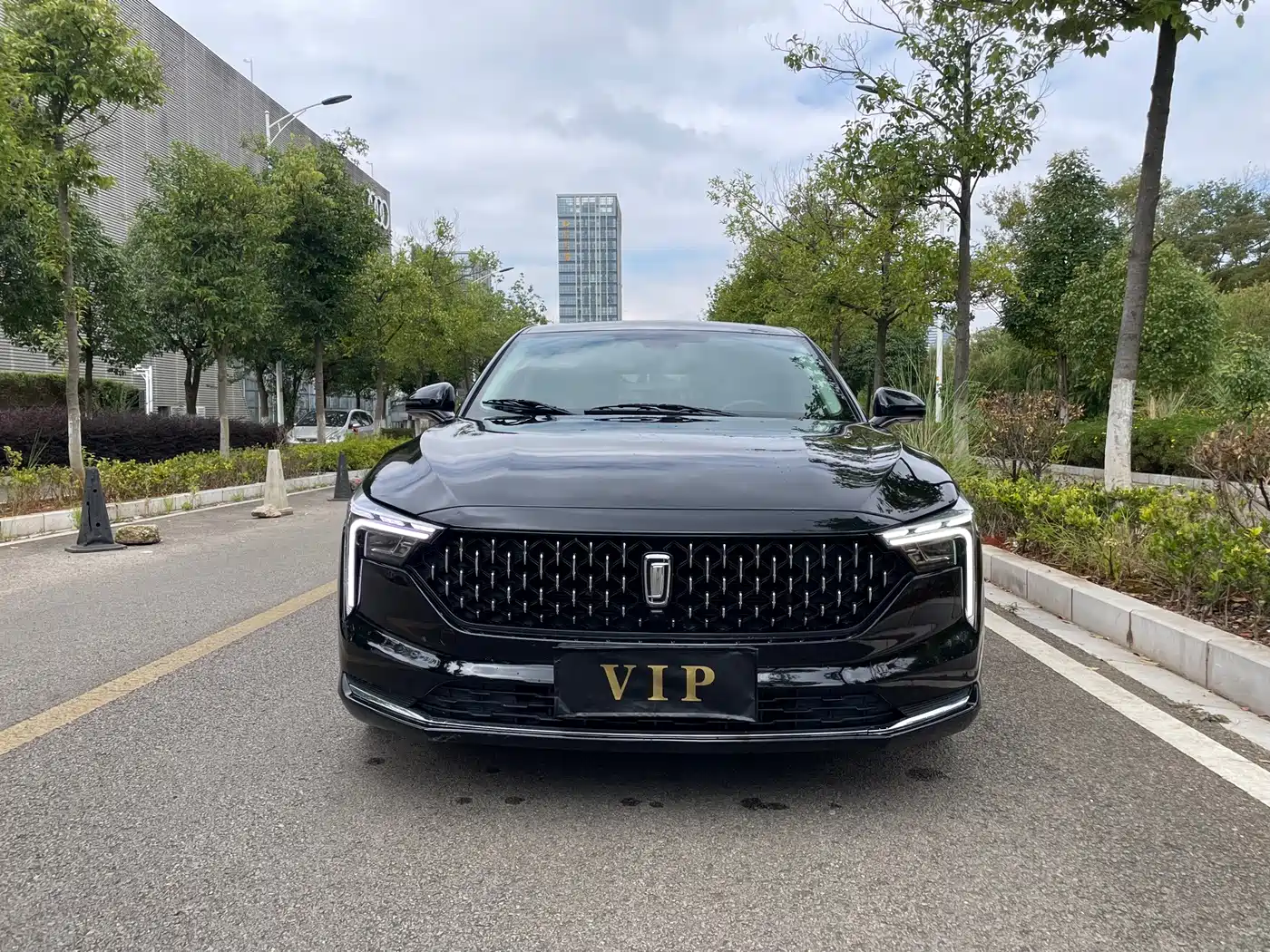 Photo 2 - Besturn B70
