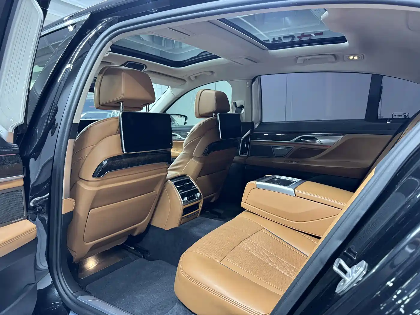 Фото 12 - BMW 7 Series