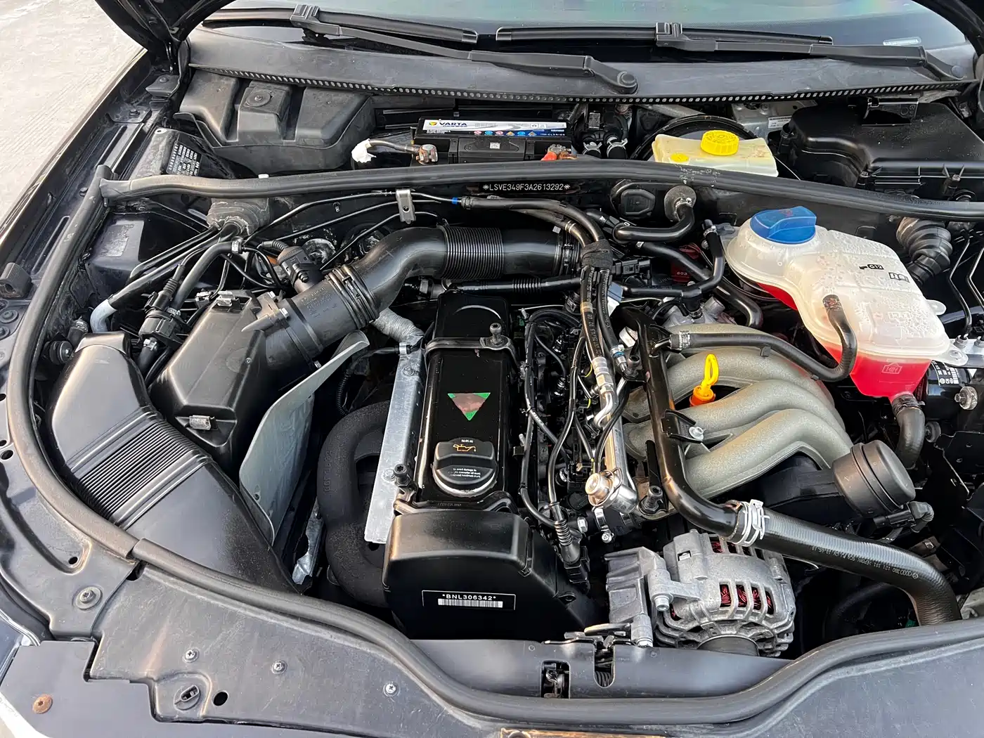 Volkswagen Passat Lingyu 2009 2.0L MFI Manual Premium фото 25