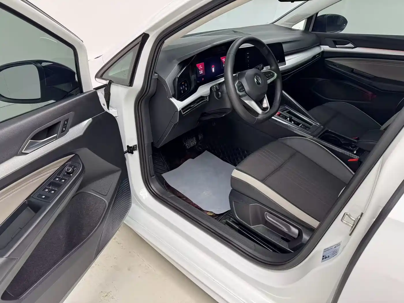 Volkswagen Golf 2023 Facelift 280TSI DSG Pro фото 11