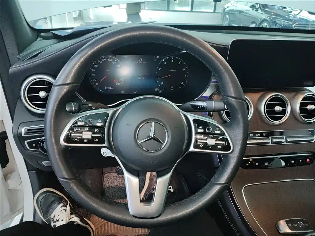 MERCEDES-BENZ GLC