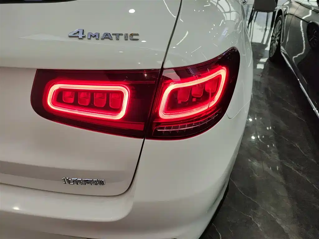 MERCEDES-BENZ GLC