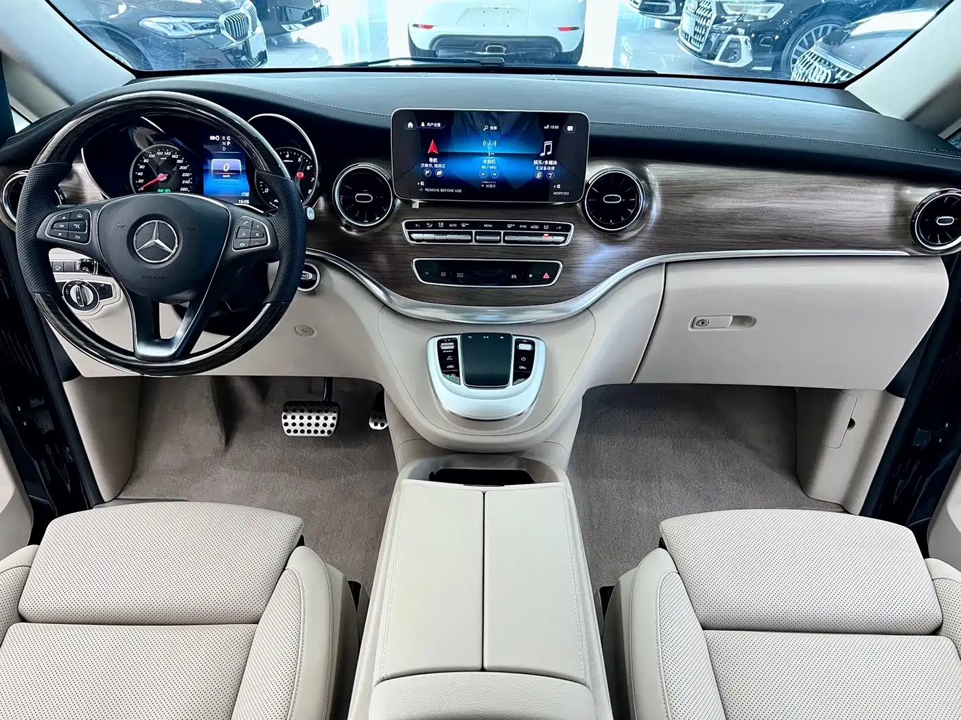Mercedes-Benz V-Class 2022 V 260 L Long Wheelbase Luxury Edition фото 9