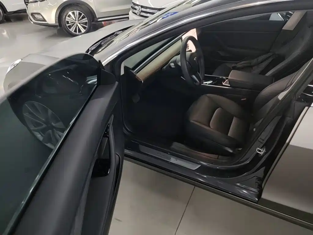 Фото 16 - Tesla Model 3