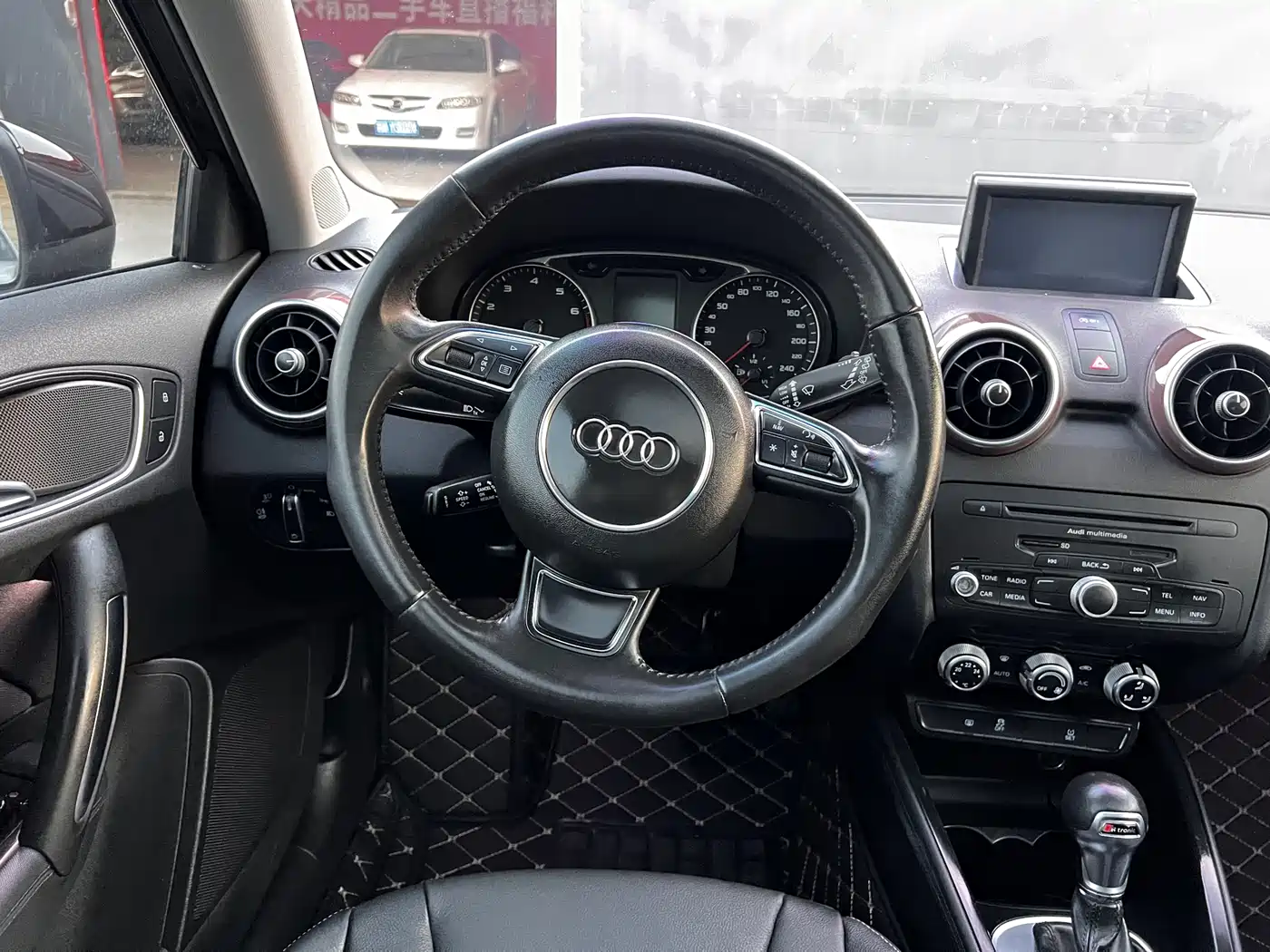 Audi A1 2014 30 TFSI Luxury фото 14