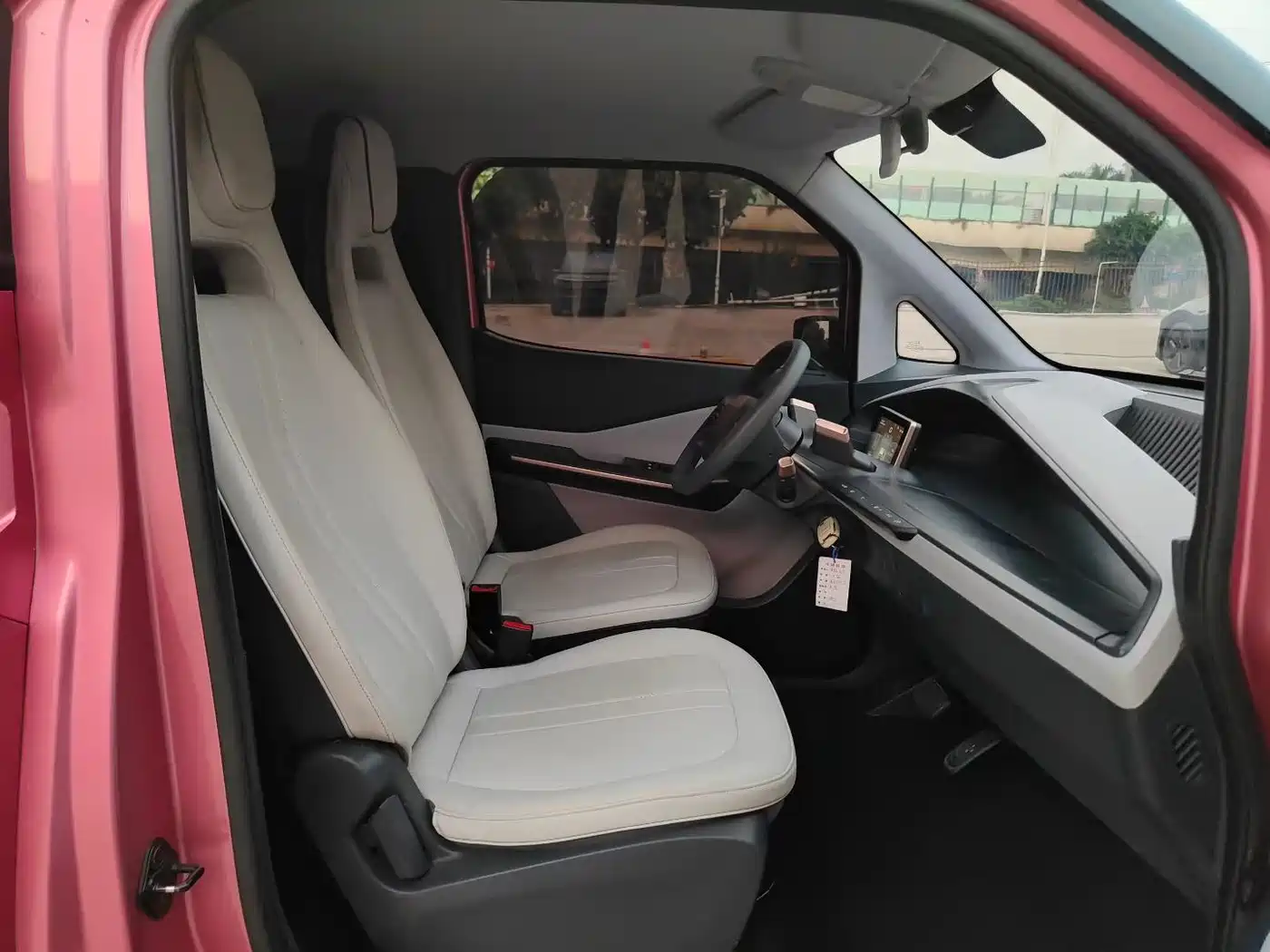 BAOJUN E200
