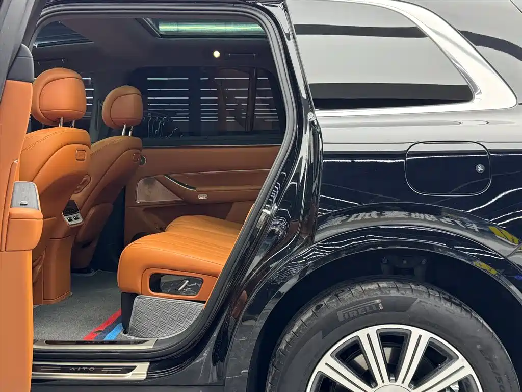 AITO Wenjie AITO M8 2025 Range Extender Max+ Edition 53.4kWh 5-seater фото 7