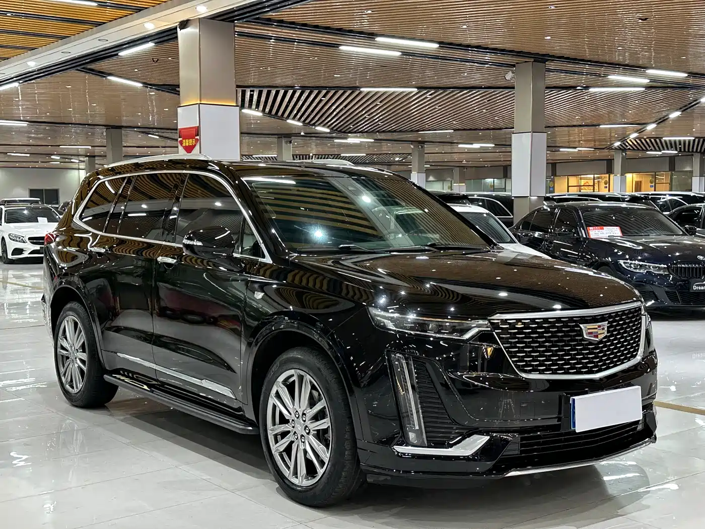 CADILLAC XT6