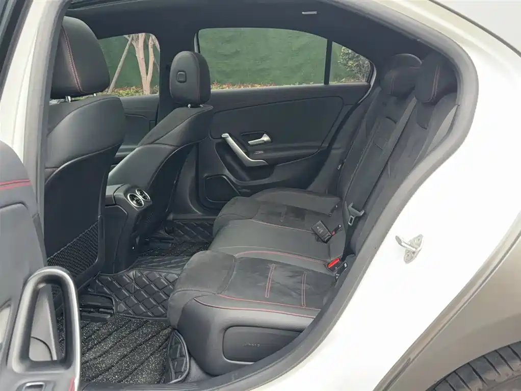 Mercedes-Benz A-Class 2023 A 200 L Fashion фото 14