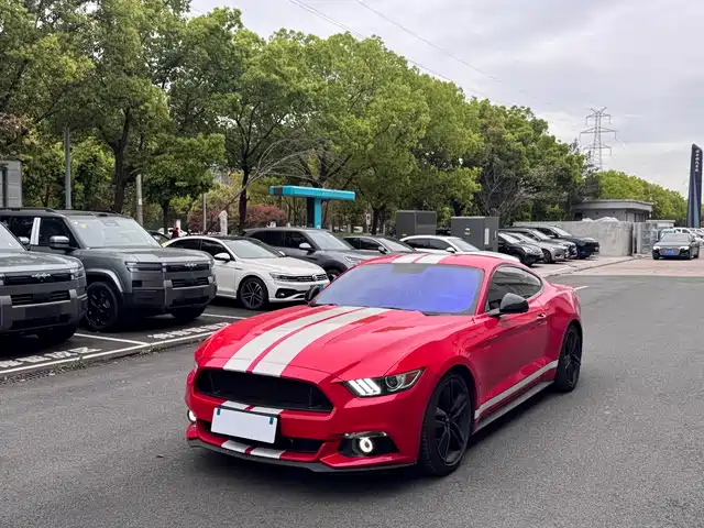 FORD MUSTANG