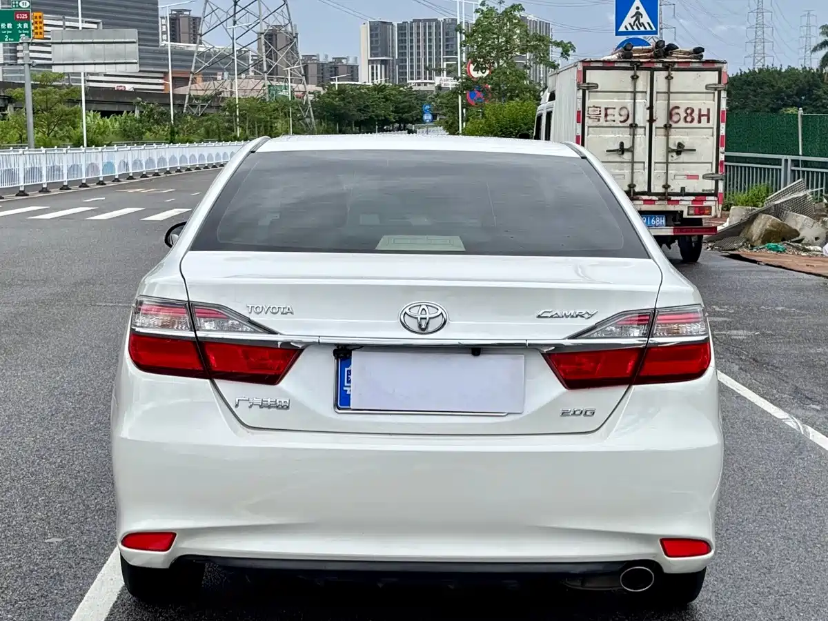 Фото 6 - Toyota Camry