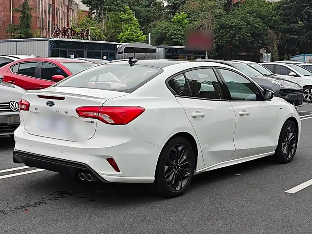 Ford Focus 2023 2022 Sedan EcoBoost 180 Automatic ST Line