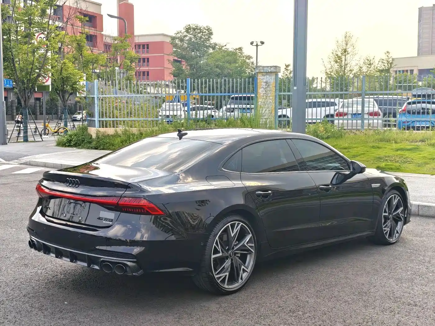 Audi A7L 2023 2023 45 TFSI quattro S-line Black Warrior Edition