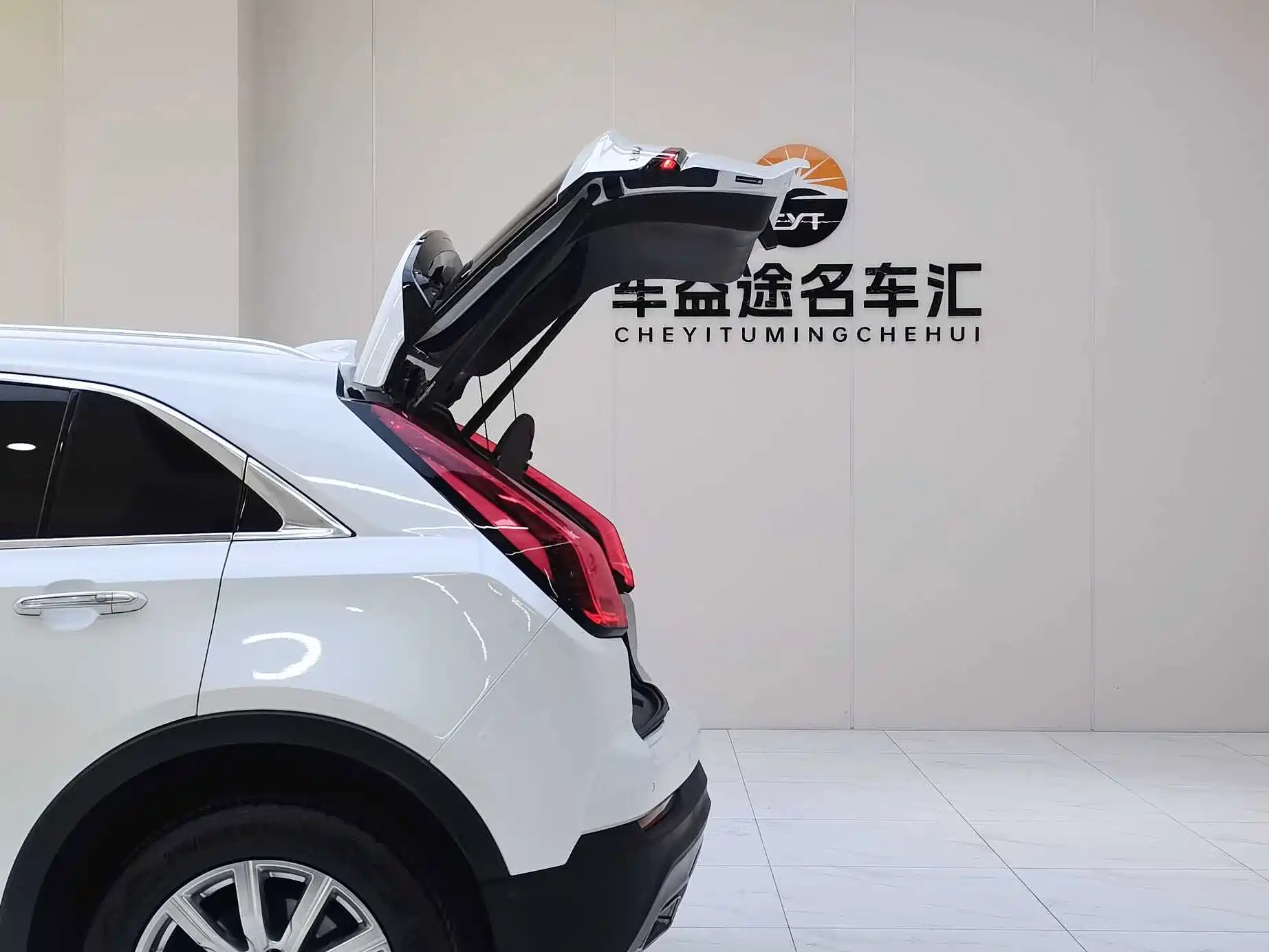 Photo 18 - Cadillac XT4