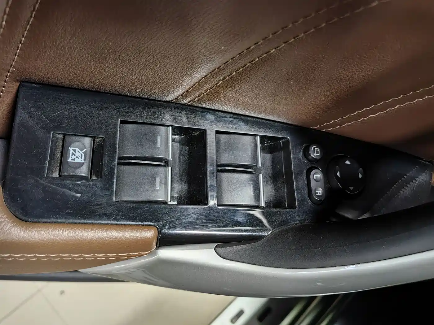 Haval H9 2016 2.0T 4WD Luxury 7-seater фото 15