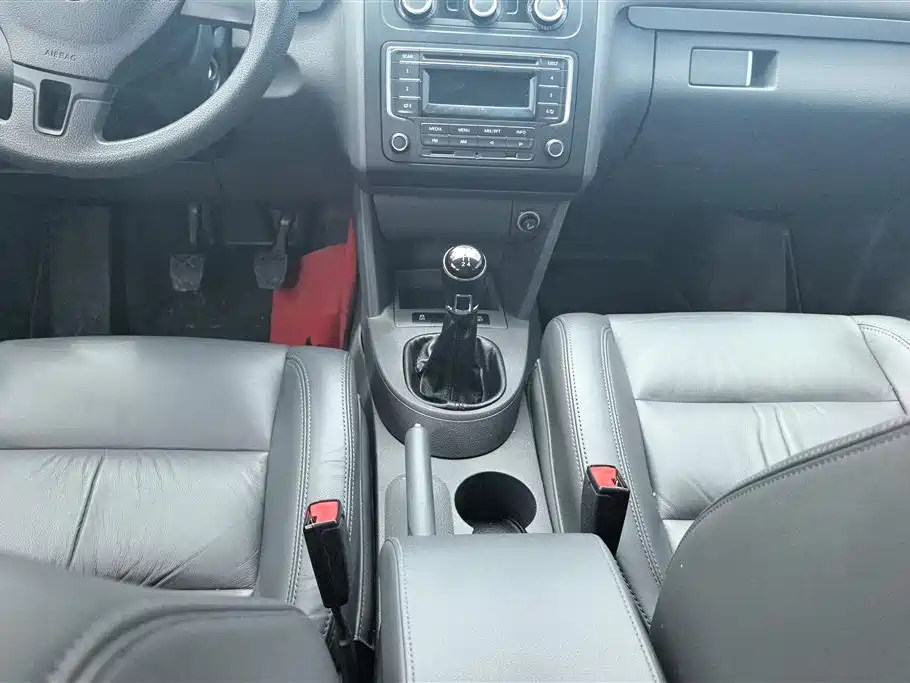 Volkswagen Touran 2015 1.4T Manual Comfort Edition 5-seater фото 16