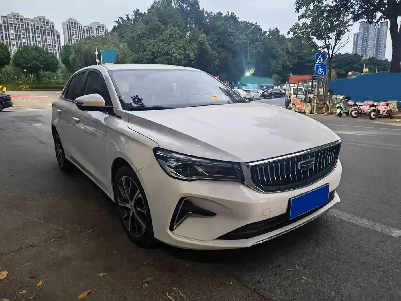 Фото 3 - Geely Emgrand