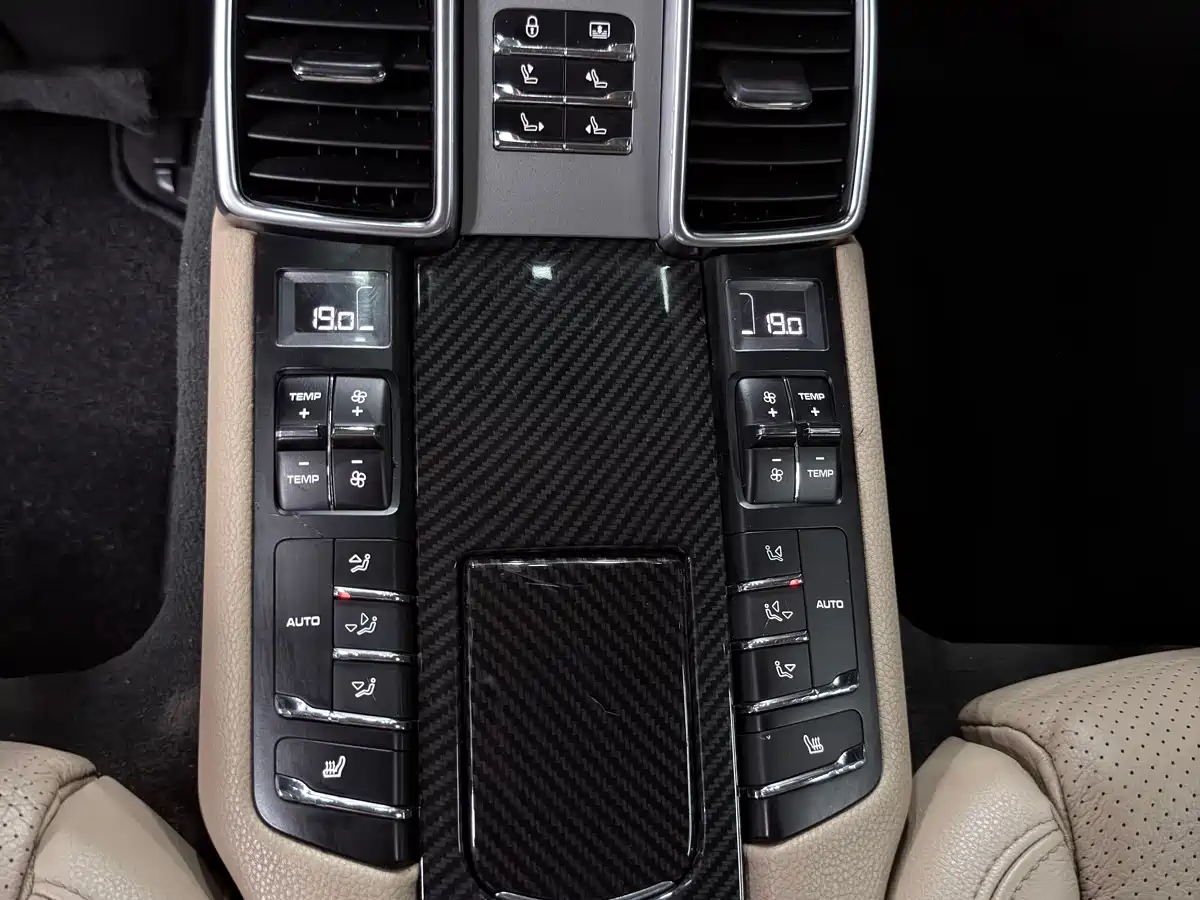 Porsche Panamera 2013 Panamera 4 Platinum Edition 3.6L фото 16