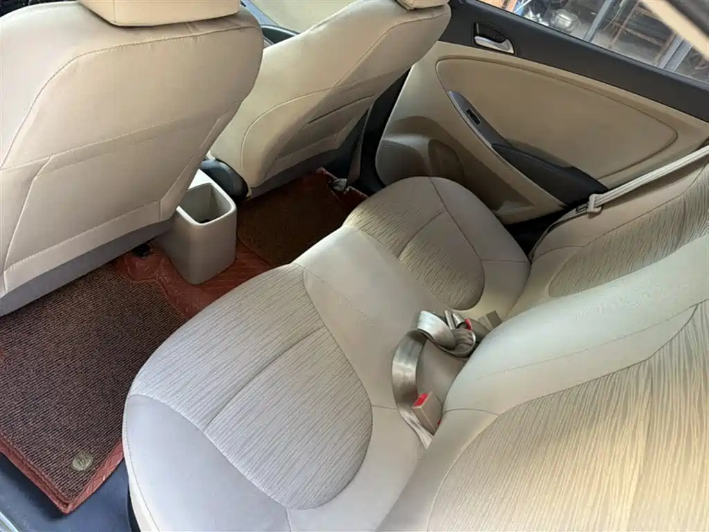 Hyundai Verna 2014 1.4L Automatic Leading GLX фото 14