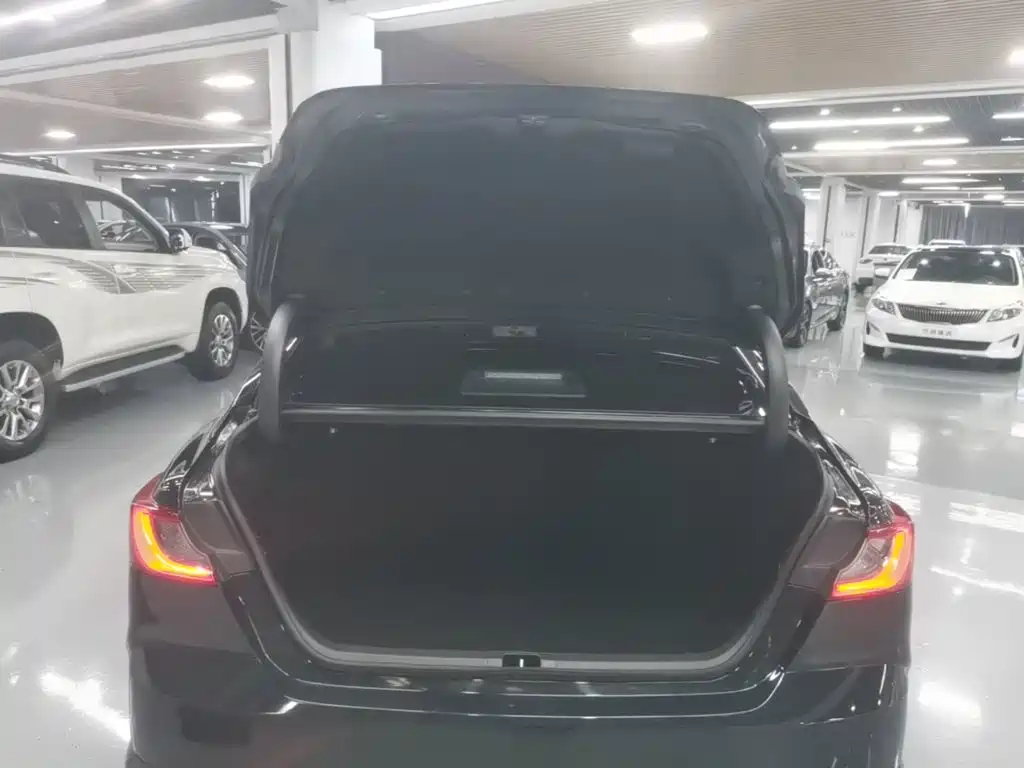Toyota Camry 2025 2024 2.0GVP Luxury Edition
