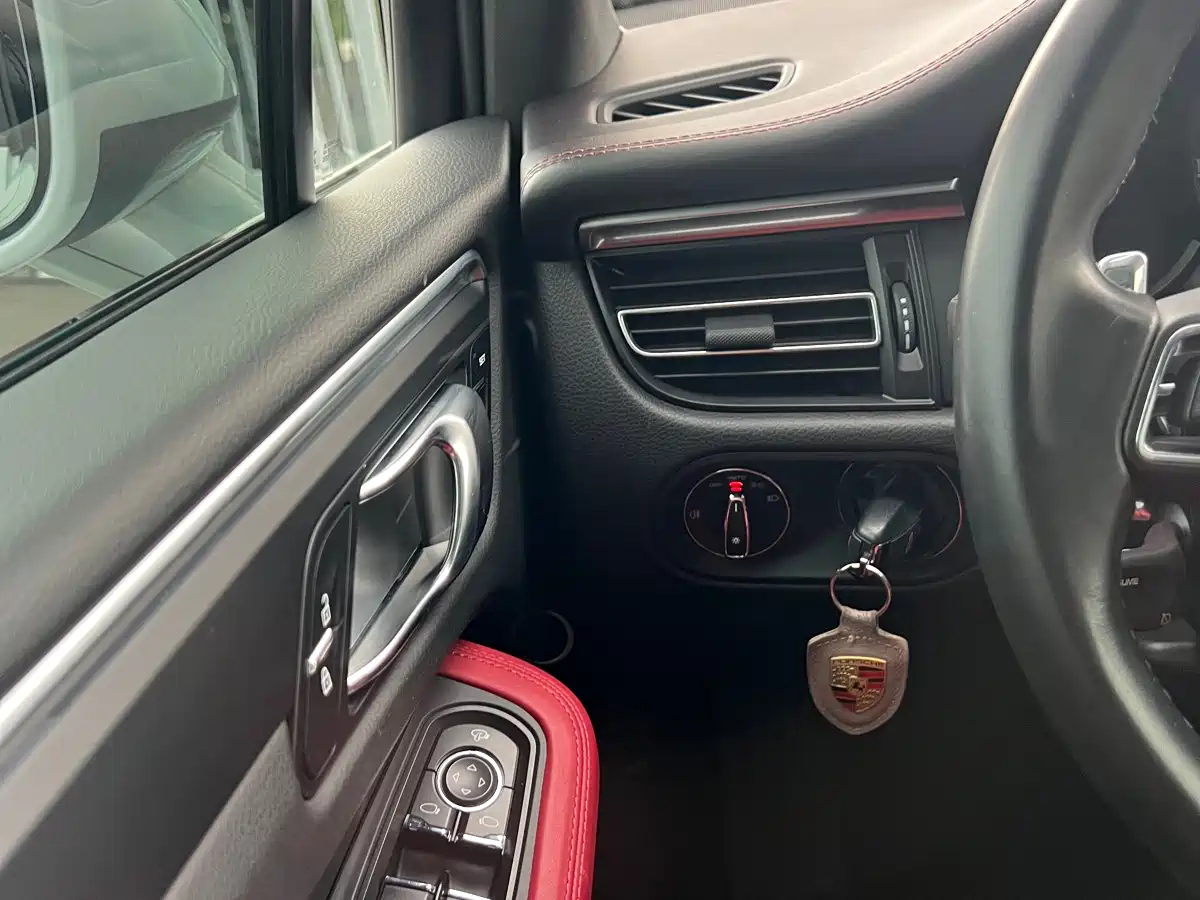 Porsche Macan 2022 Macan 2.0T фото 17