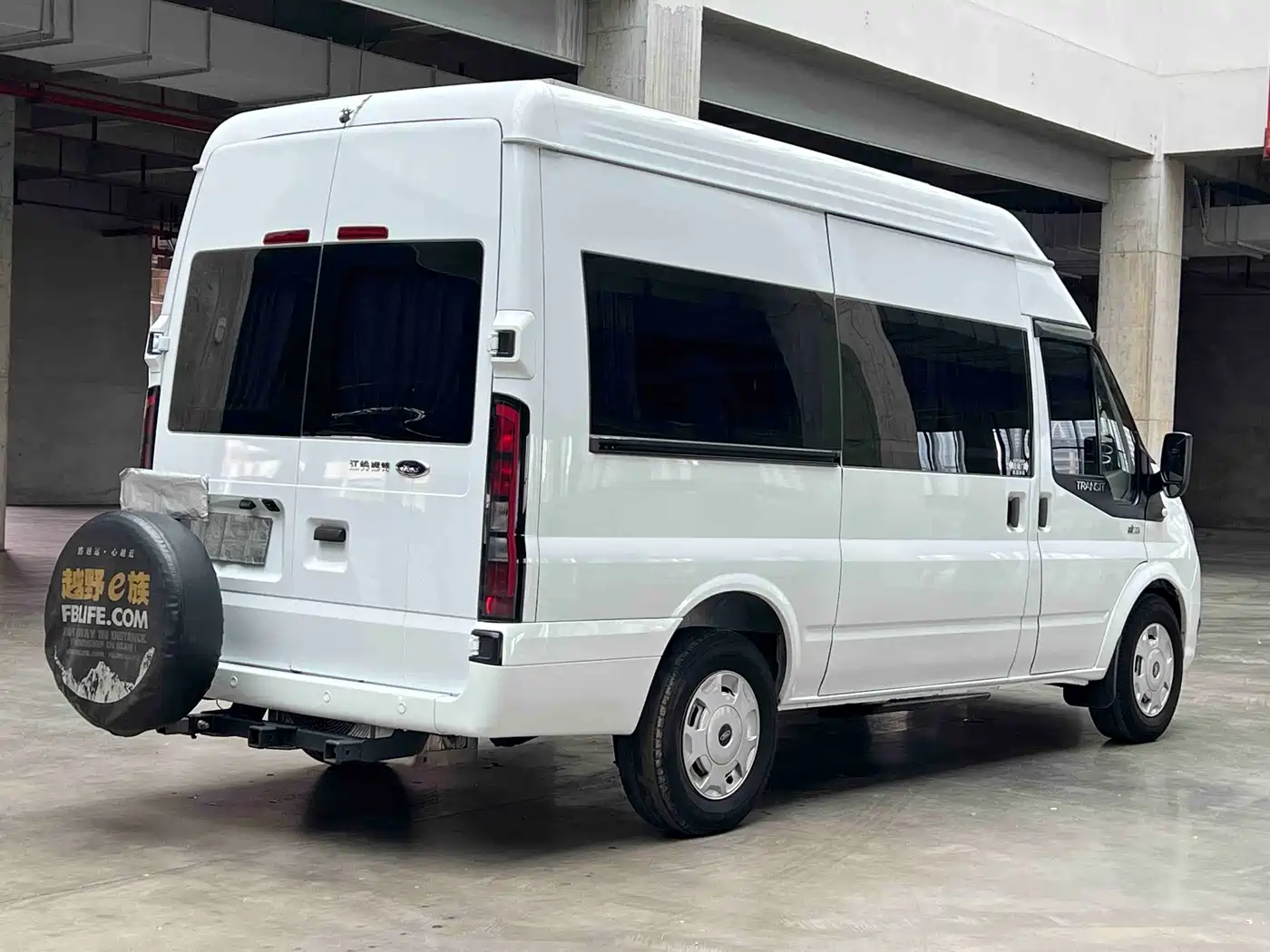 Ford New Generation Transit 2022 2.2T Manual Luxury Passenger Van Pro Medium Wheelbase 9-Seater Medium-High Roof фото 3