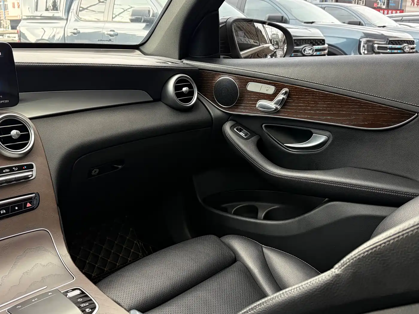 Mercedes-Benz GLC 2021 GLC 260 L 4MATIC Luxury фото 19