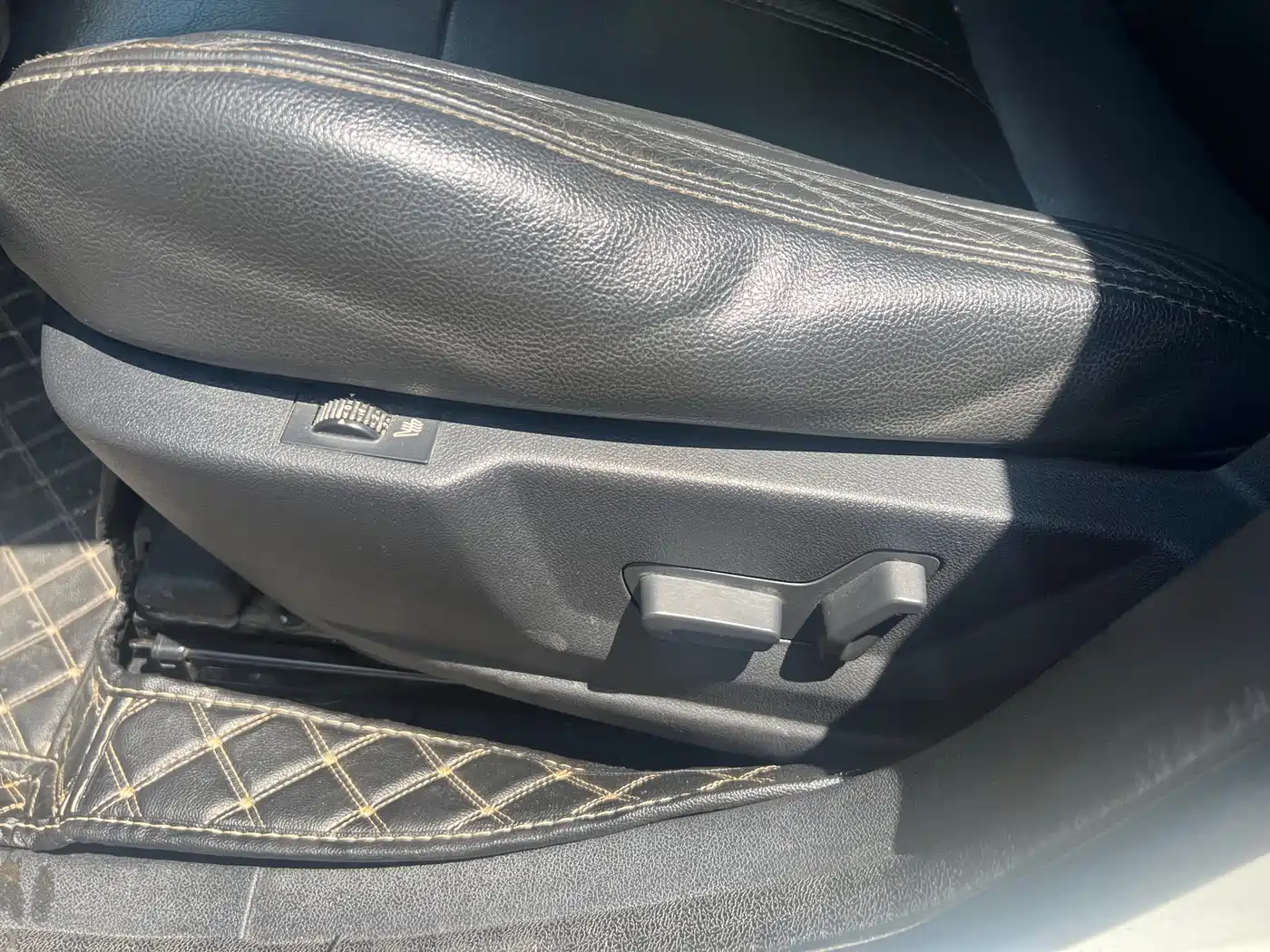 Peugeot 3008 2013 2.0L Automatic Trend Edition фото 6