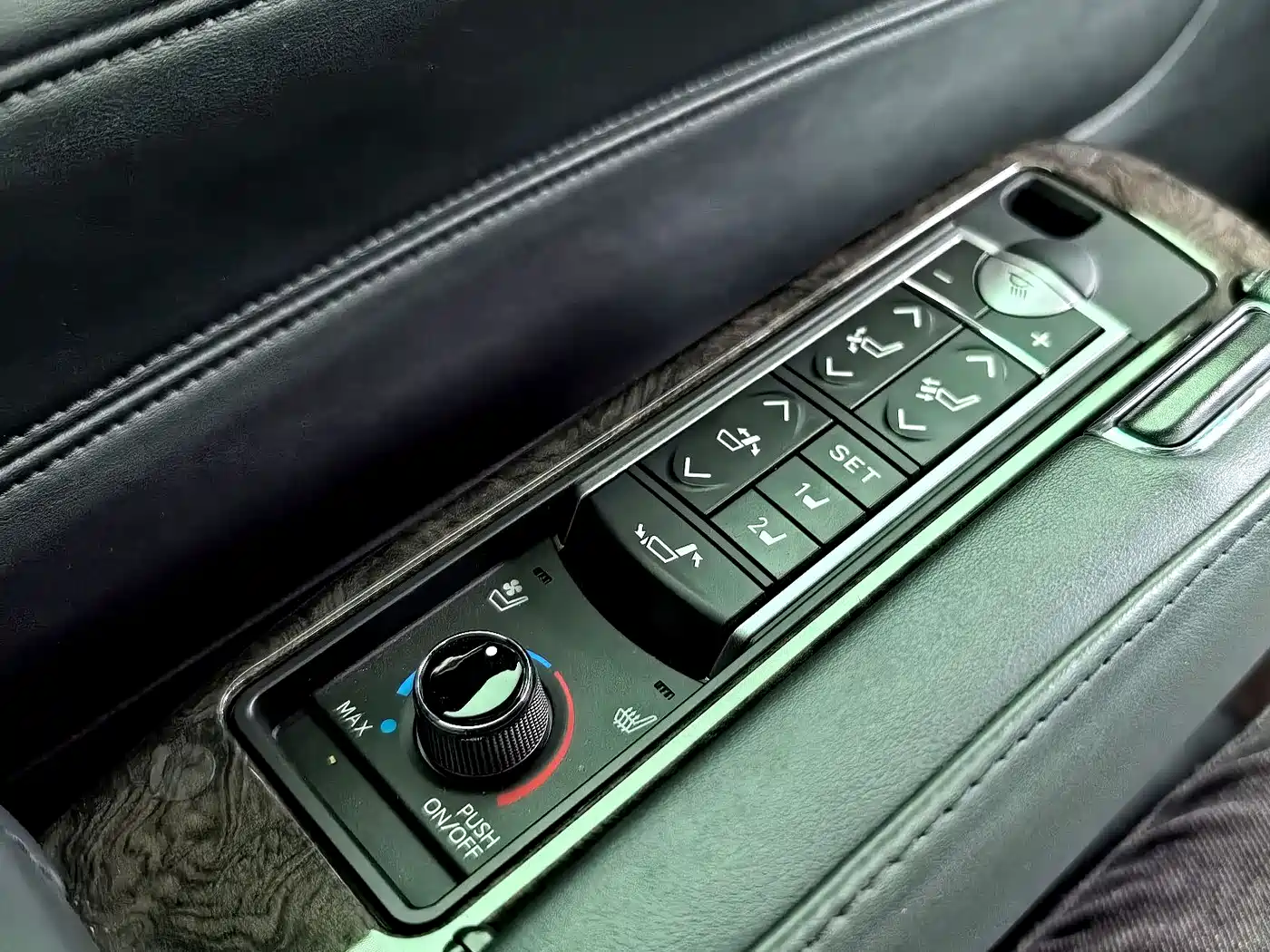 Toyota Alphard 2021 Hybrid 2.5L Premium фото 19