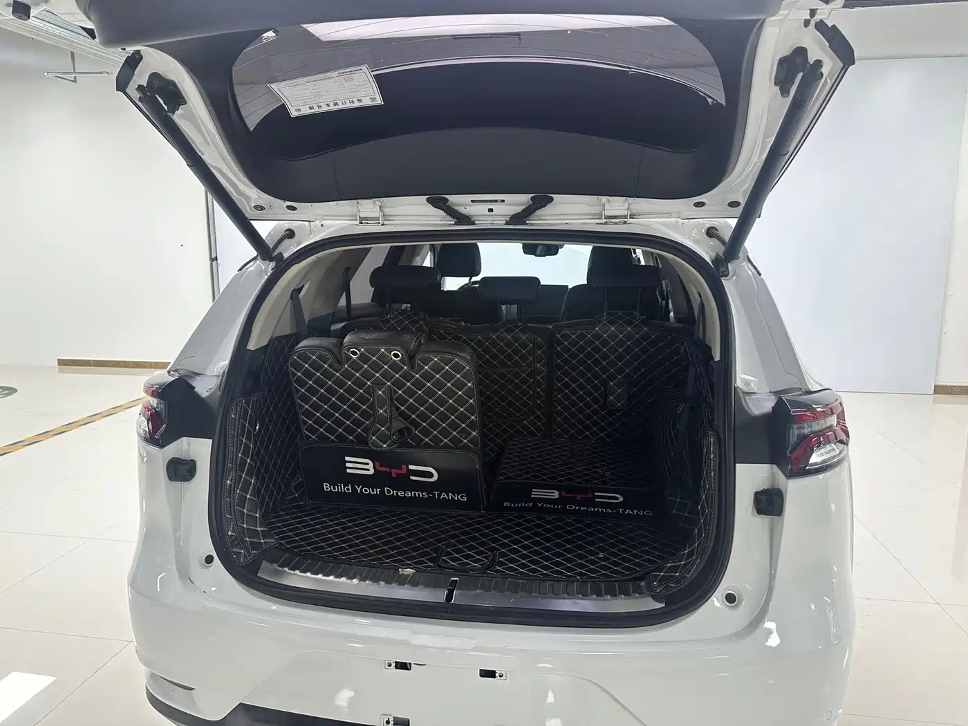 BYD Tang 2018 2018 2.0T Automatic Smart Connection Honor Edition 7-Seater China V