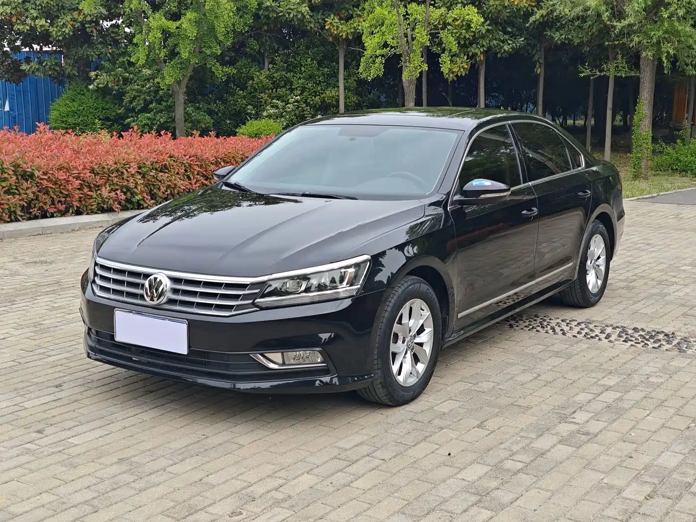Photo 2 - Volkswagen Passat