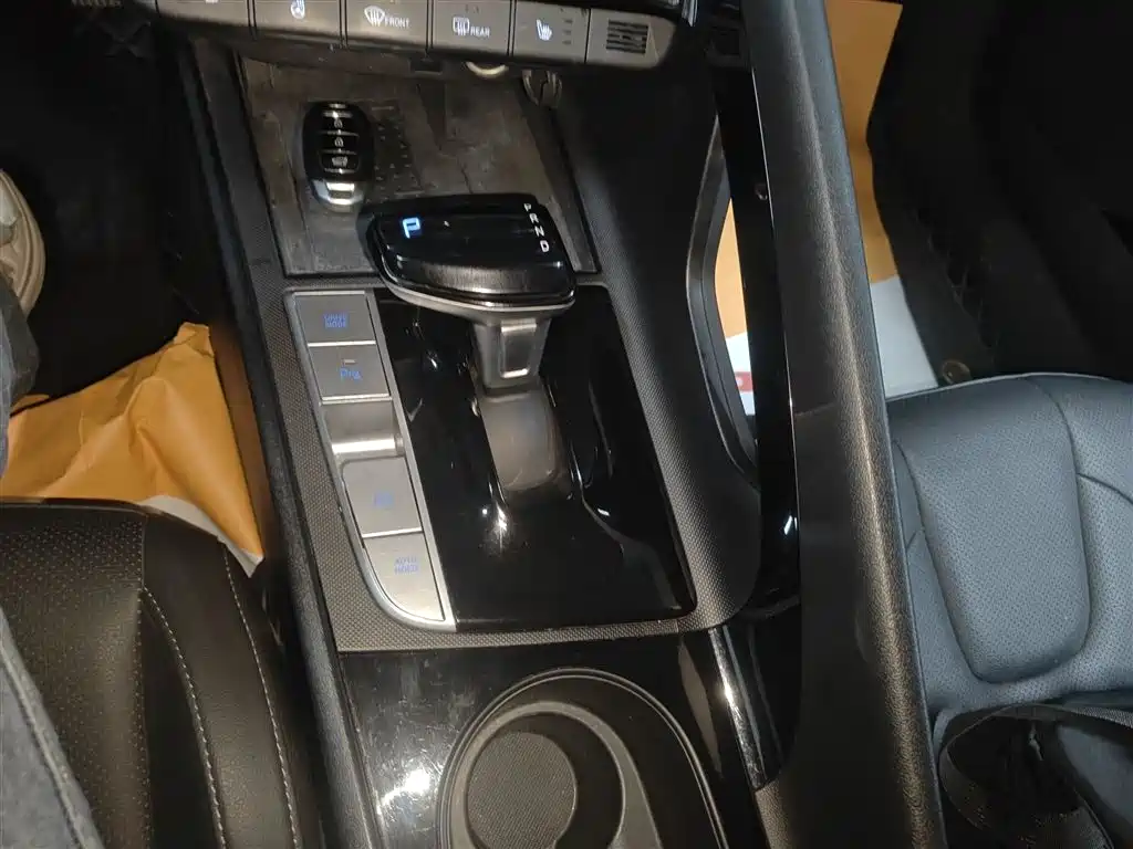 Hyundai Elantra 2023 Model 1.5L CVT LUX Premium Edition фото 14