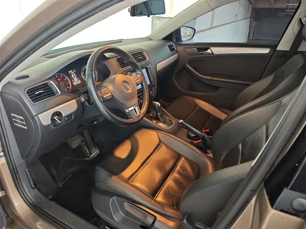 Volkswagen Sagitar 2014 1.4TSI Automatic Luxury фото 8