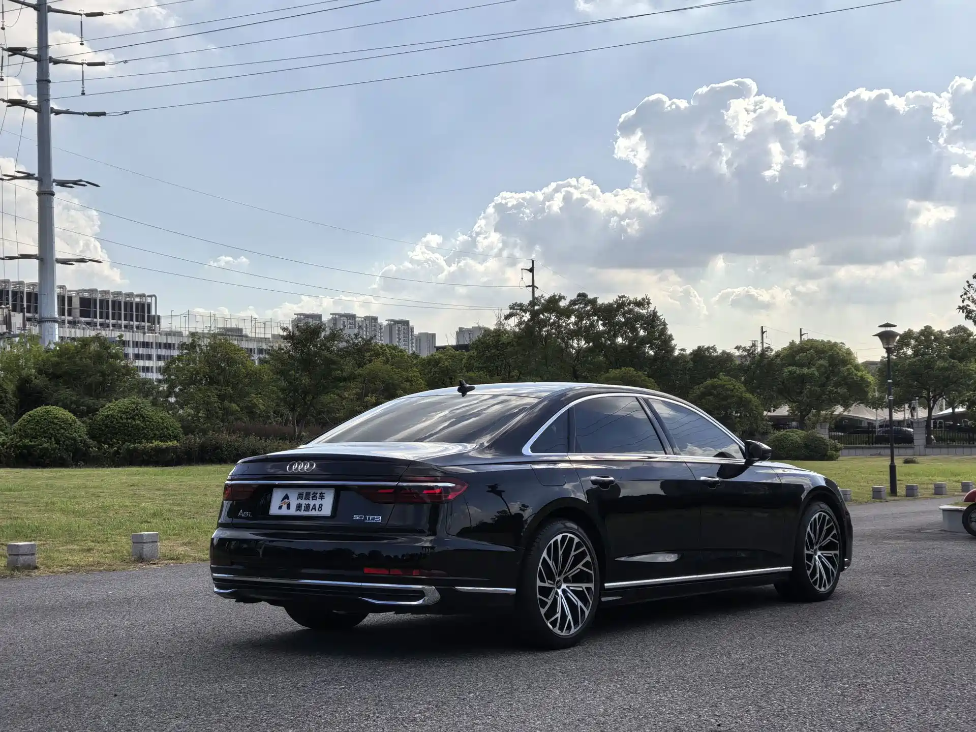 Photo 17 - Audi A8