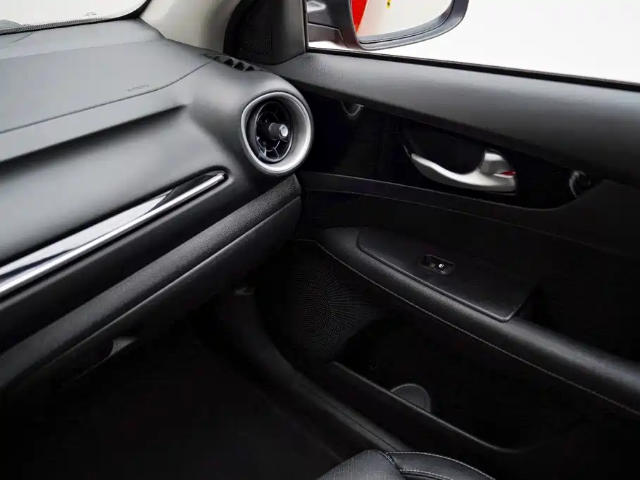 Photo 11 - Kia K3