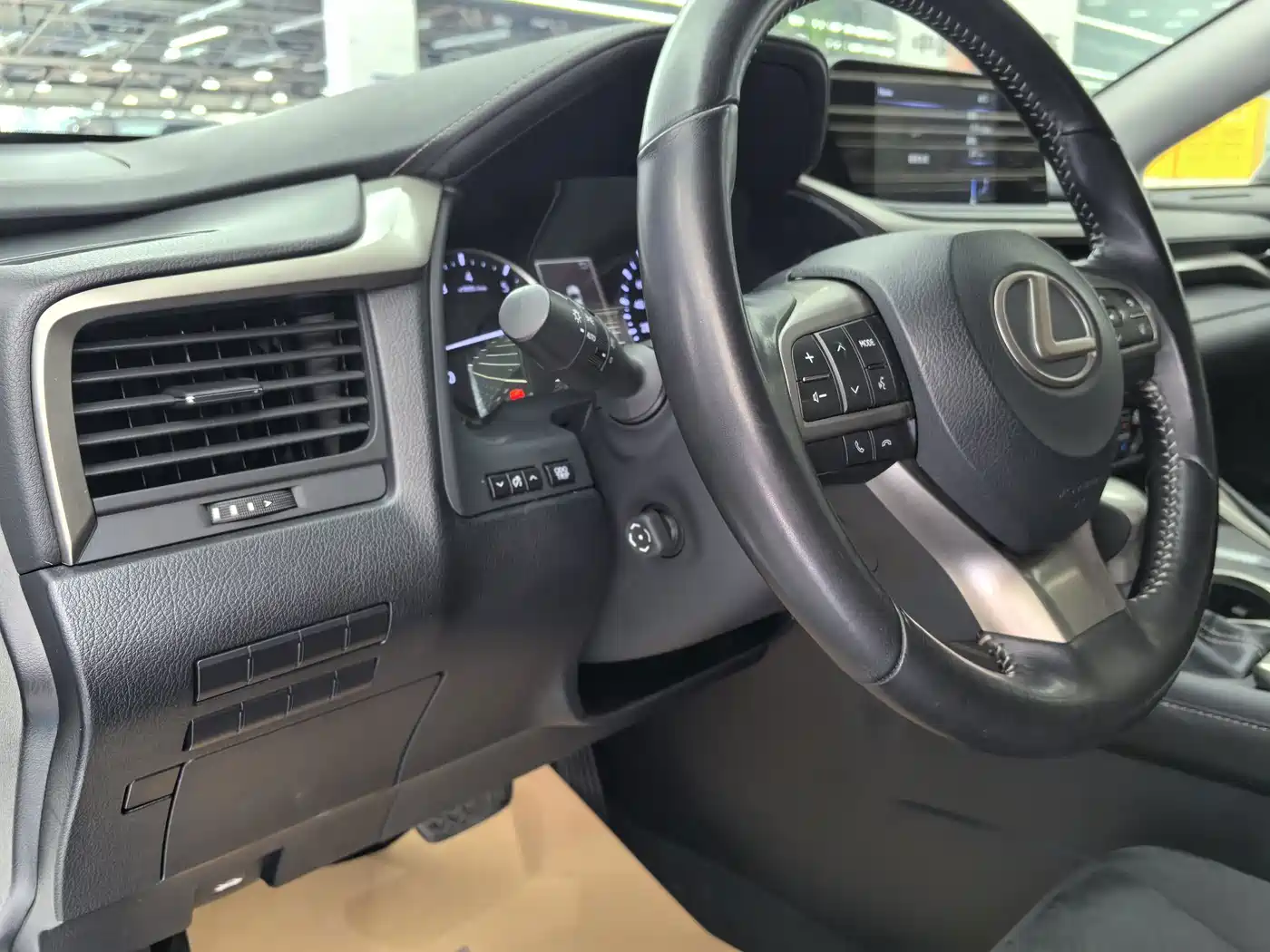 Фото 5 - Lexus RX
