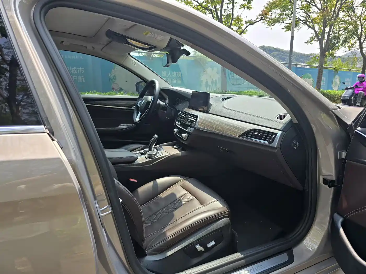 BMW 5 Series New Energy 2019 530Le Luxury Package фото 7
