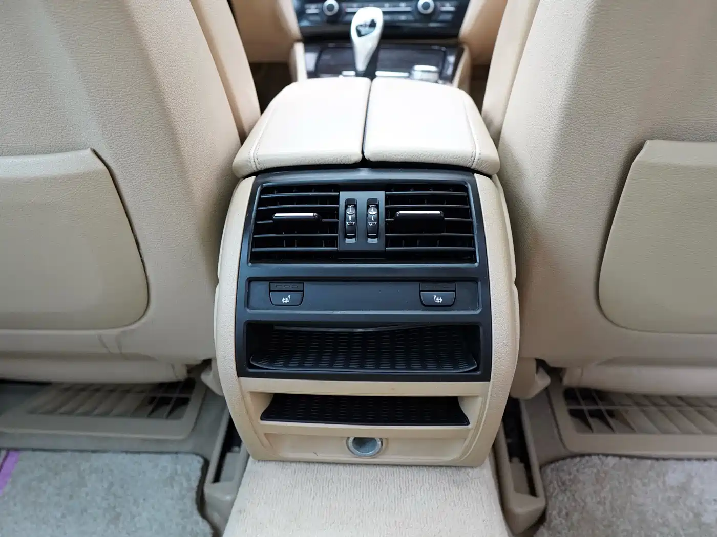 BMW 5 Series 2011 535Li Leading фото 22