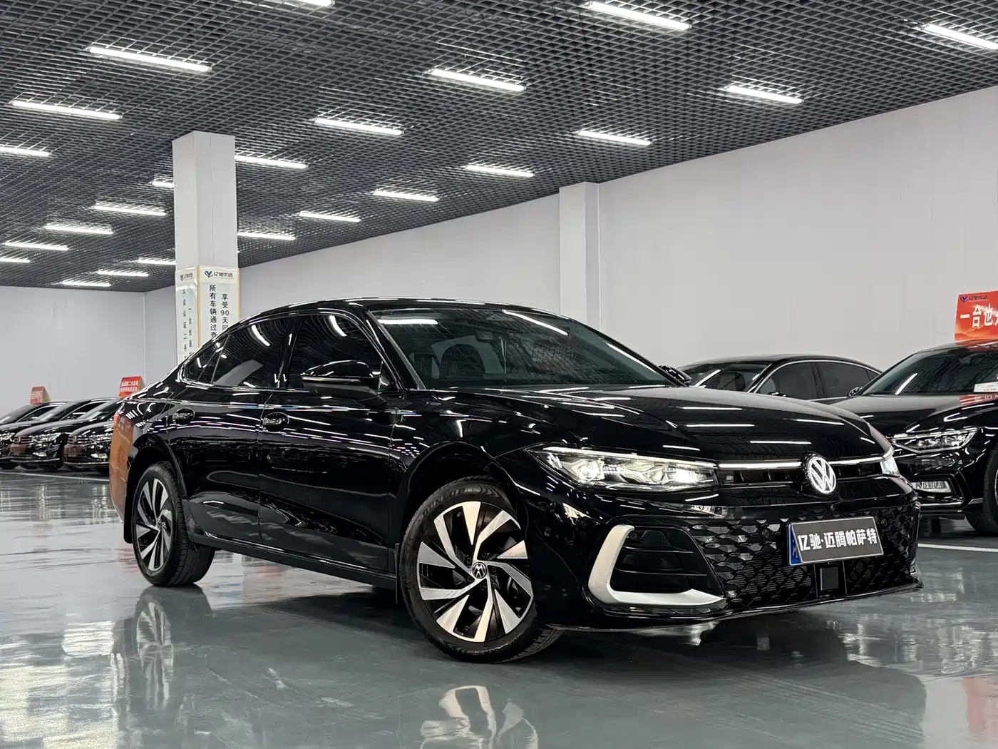 Volkswagen Passat 2025 Model Pro 380TSI Starlight Dragon Edition фото 3