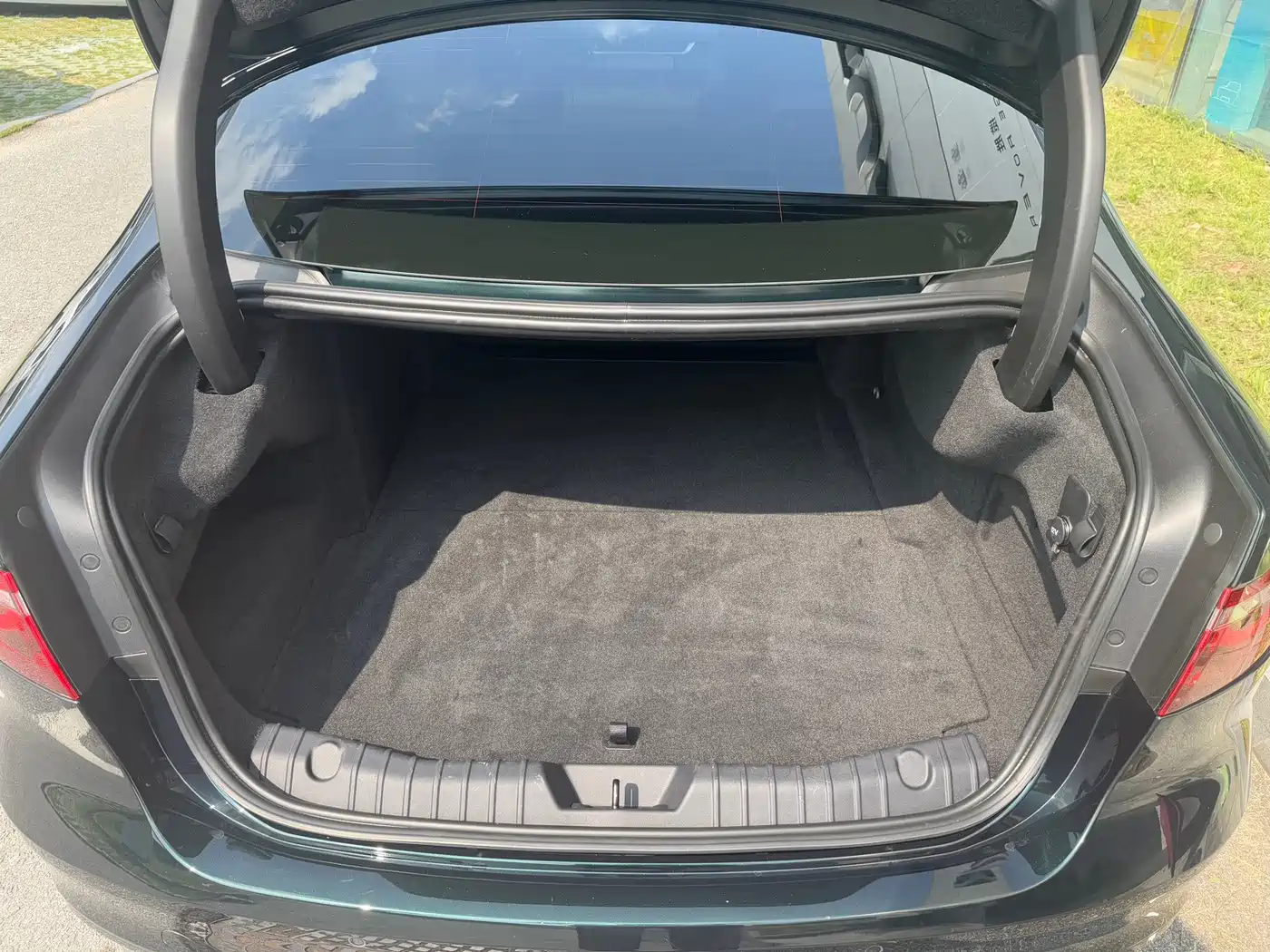 Jaguar XFL 2025 2025 2.0T P250 FWD Luxury Edition