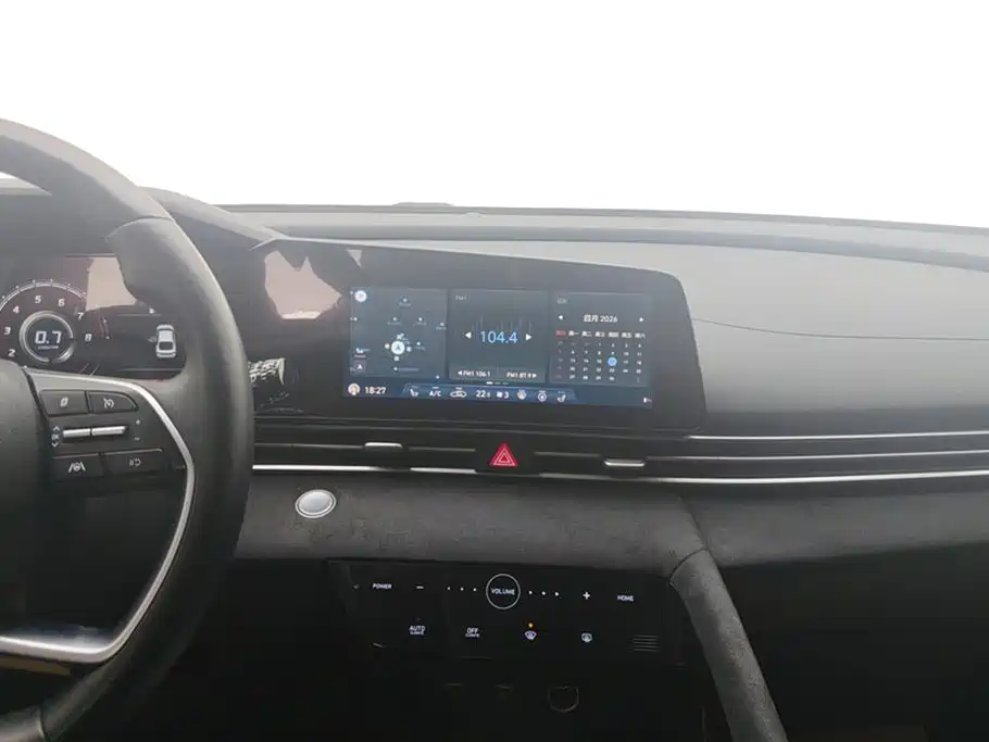 Hyundai Elantra 2021 1.5L CVT LUX Premium Edition фото 13